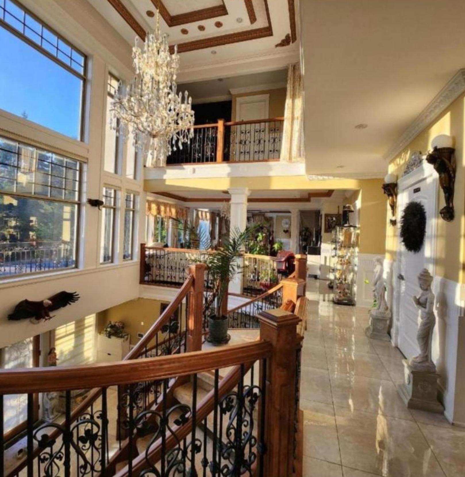 Hotel Empress Madani Palace Surrey Exterior foto
